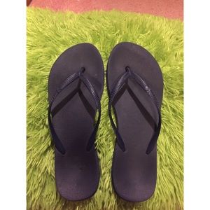 American Eagle Flip Flops